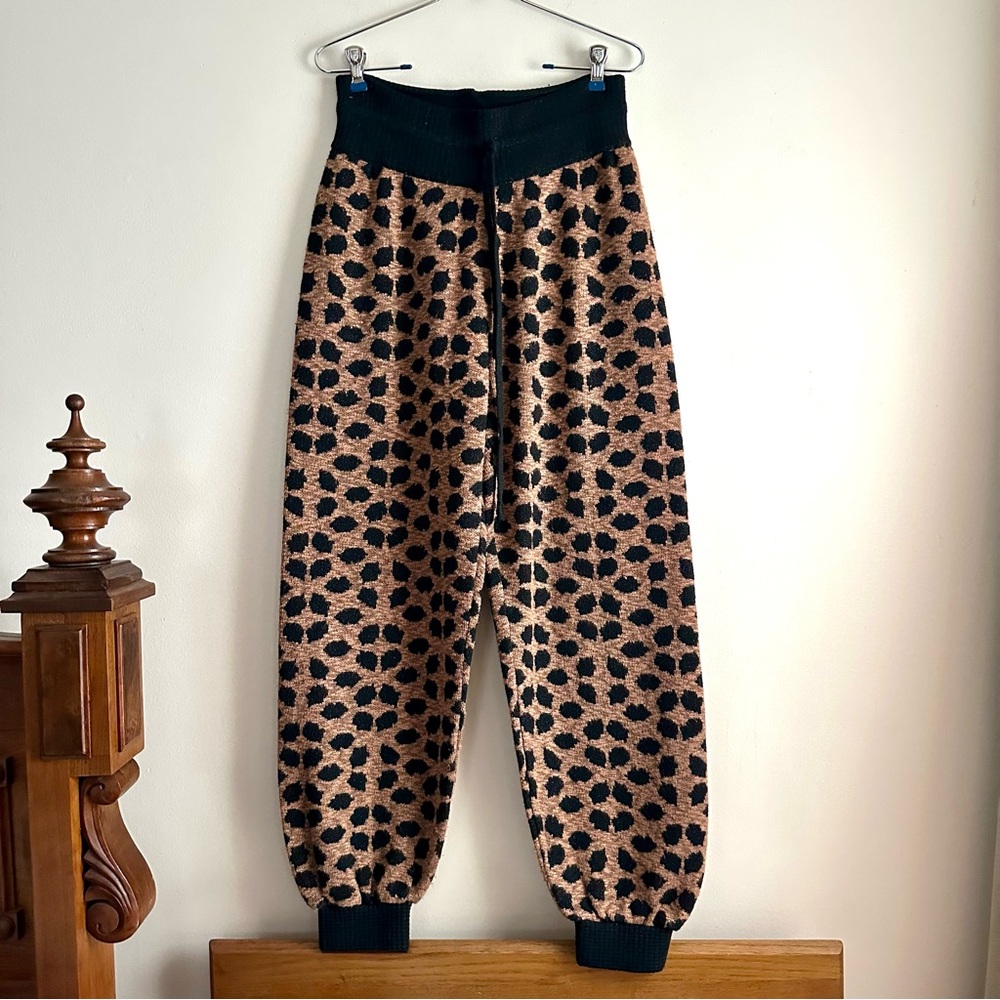 Le Lis Blanc • Cheetah Print Sparkle Jogger Sweatpants‎